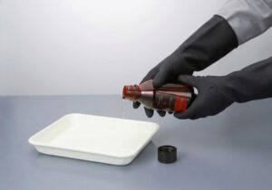 薬品取り扱い作業イメージ